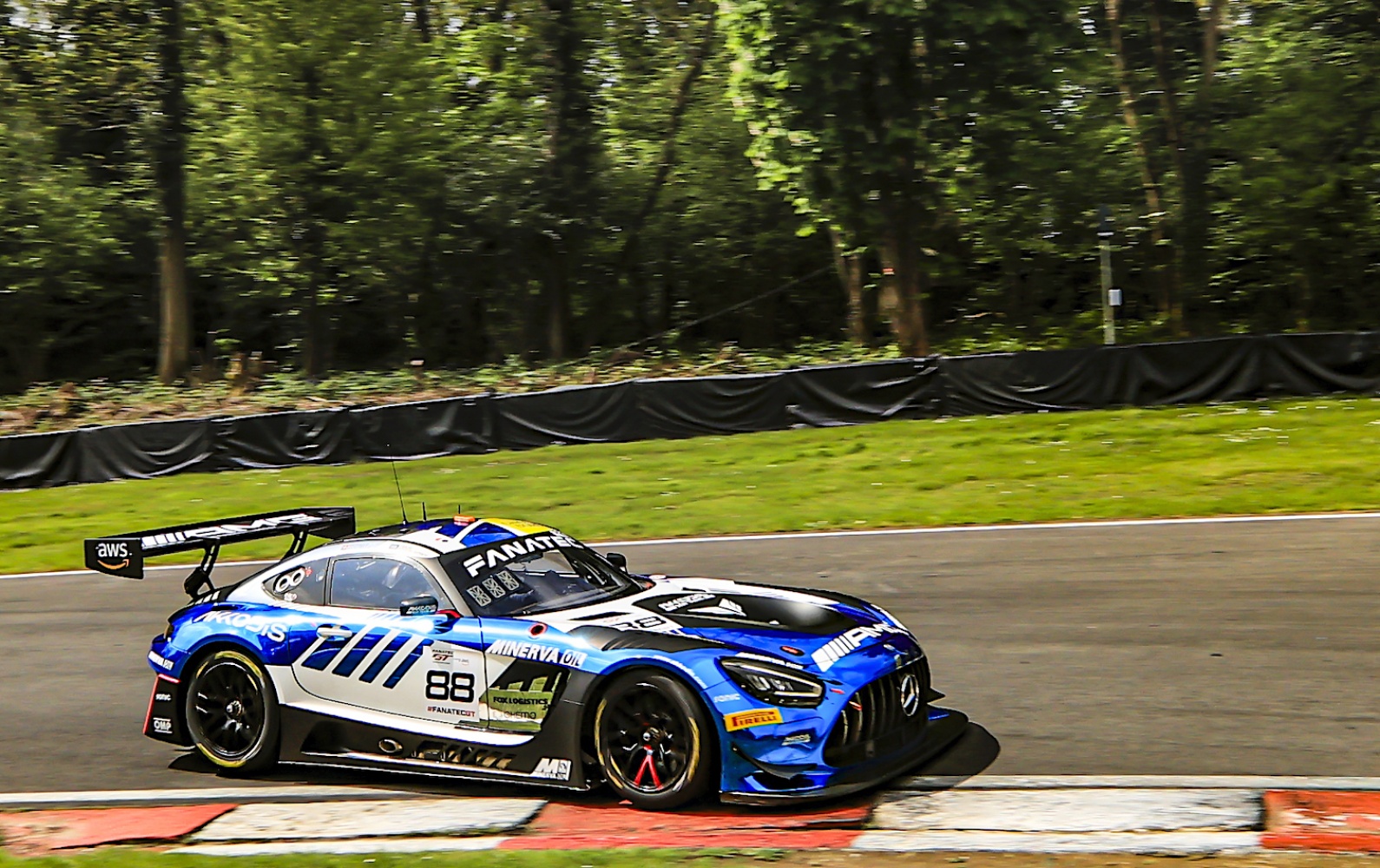 Fanatec GT World - Sprint (Brands Hatch) - Pole and victory at the season opener!
