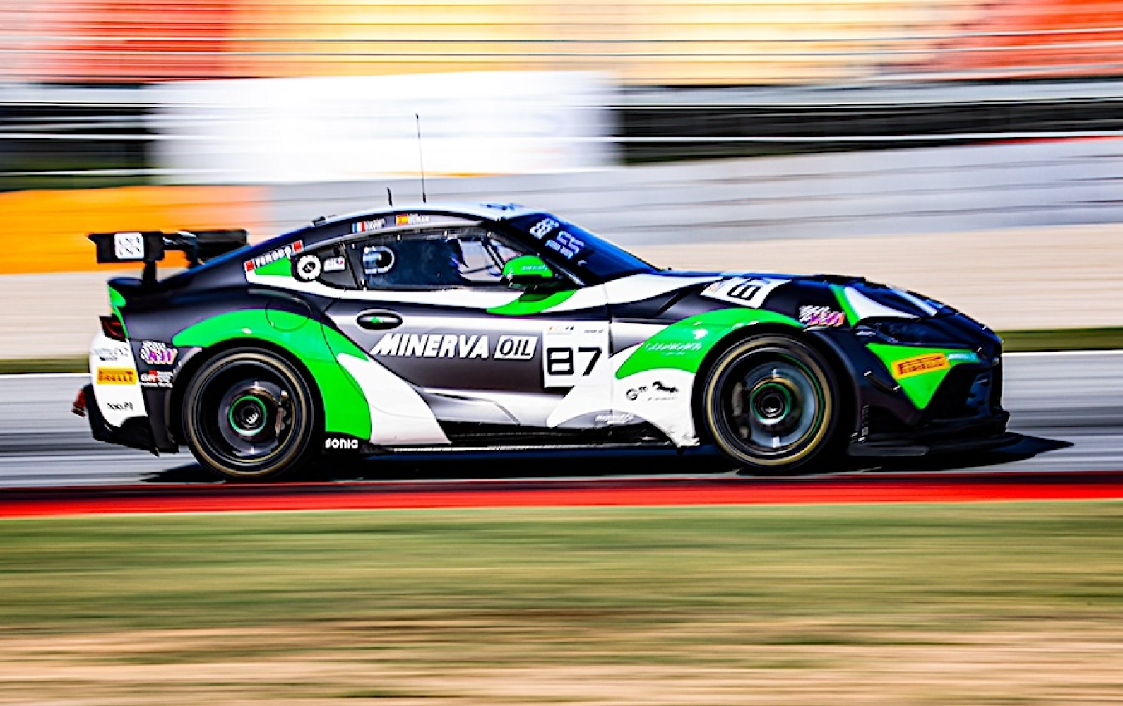 GT4 European Series 2025 - Barcelone - Double victoire et vice-champions!
