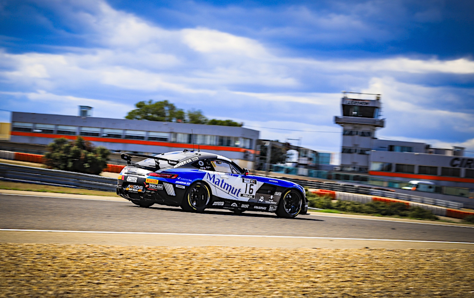 Chpt de France FFSA GT4 (Lédenon) - Cinq podiums en deux courses!